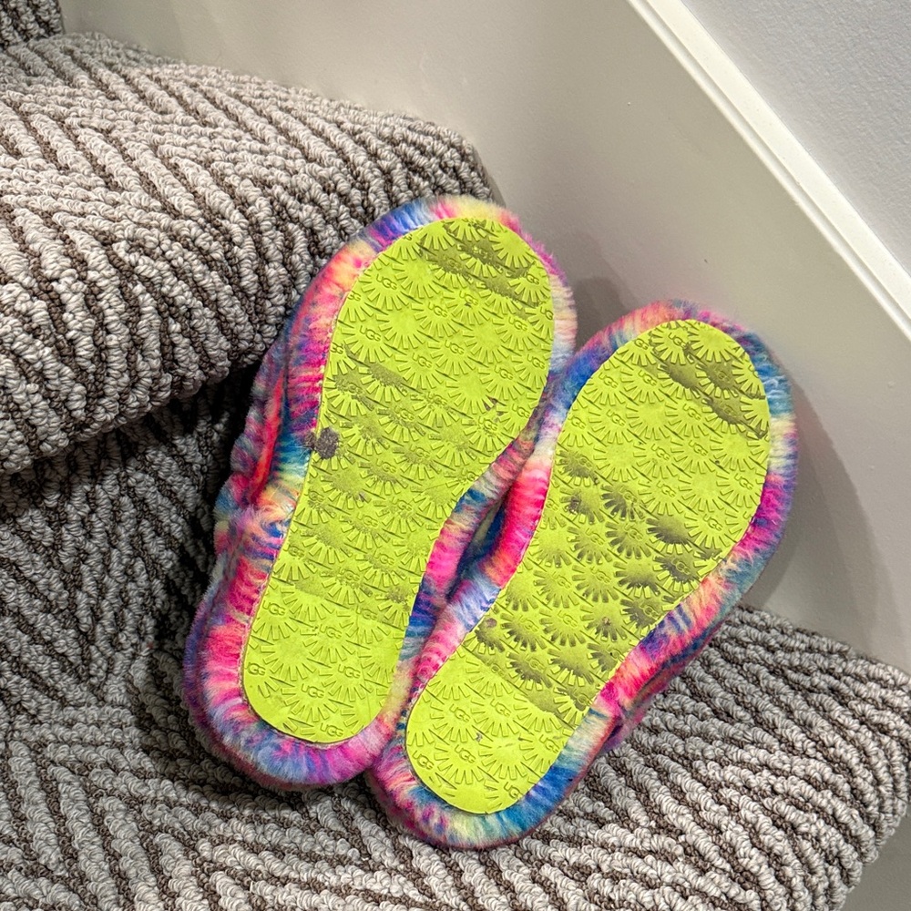UGG Kids' Fluff Yeah Pixelate slippers size 3Y - Picture 6 of 6